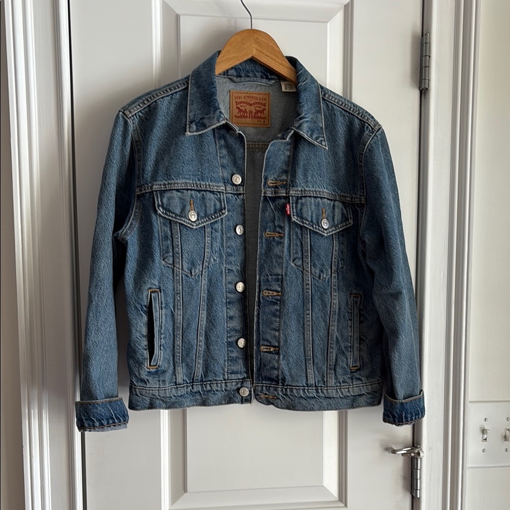 Levi's Trucker Denim Jacket - light-medium wash